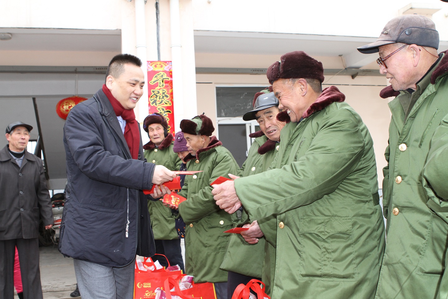 1564539837966364.jpg 166.董事长春节慰问无为县高沟镇610名老党员.JPG