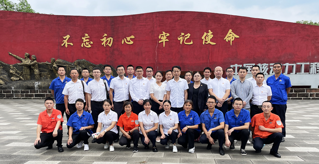 1664430621999628.png 1 第一张(合影).png