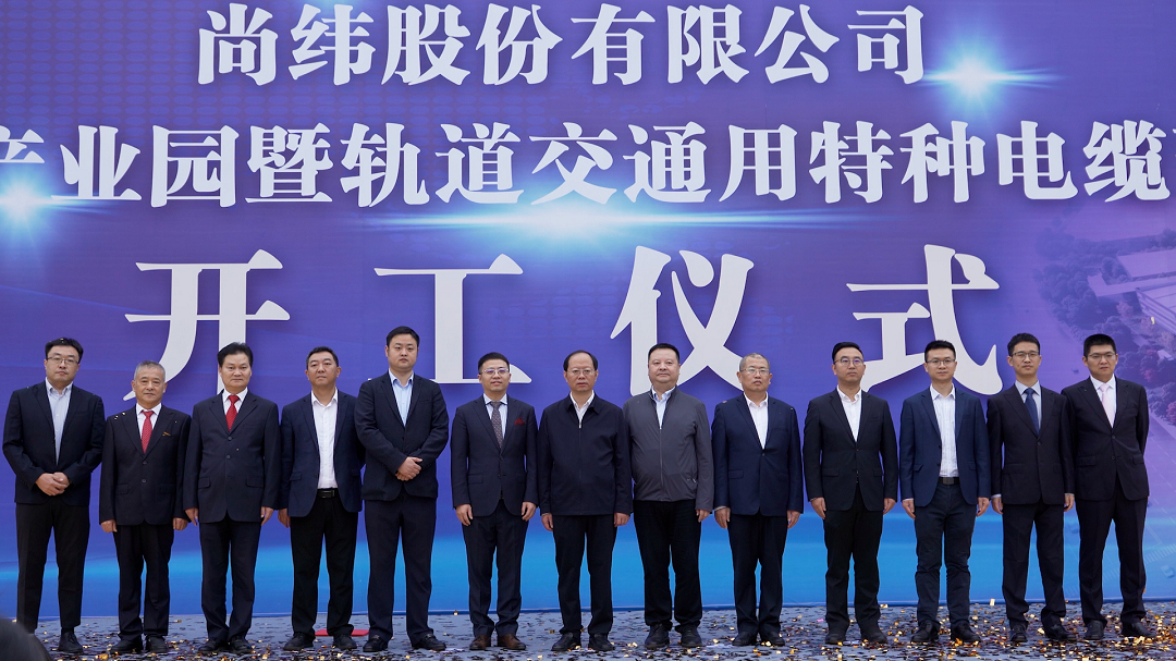 1667529623123238.png 领导合影.png